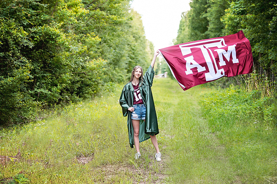 what to wear to cap and gown photos