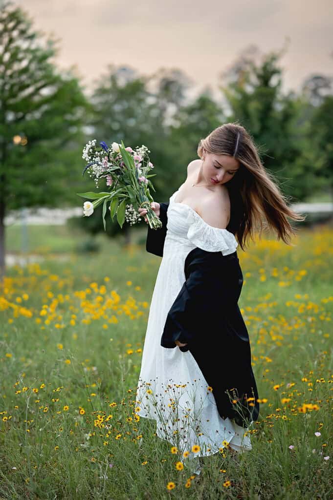 trends for senior sessions using flowers